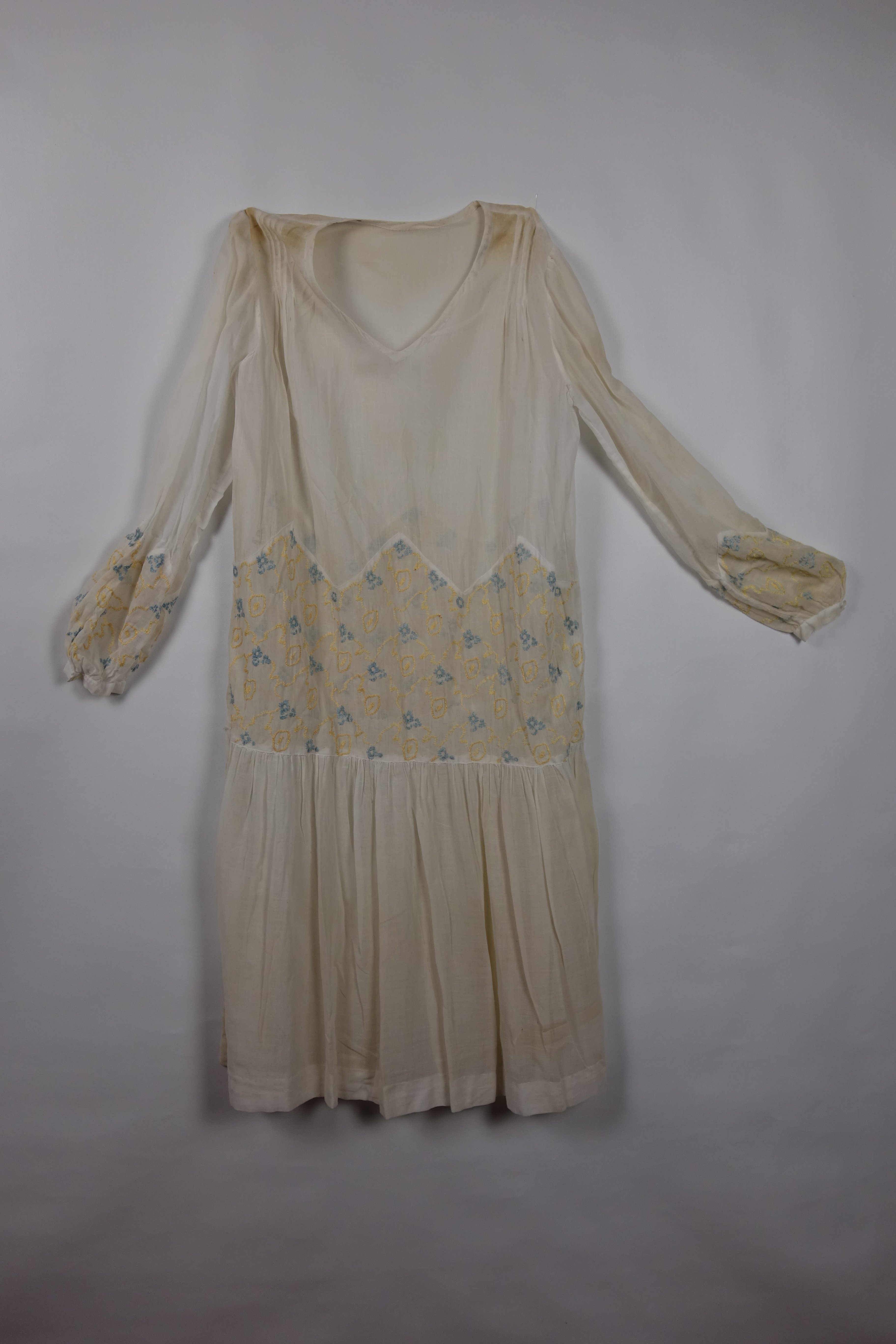 Kleid mit langen Ärmeln (Förder- und Heimatverein Stadt und Kloster Jerichow e.V. CC BY-NC-SA)