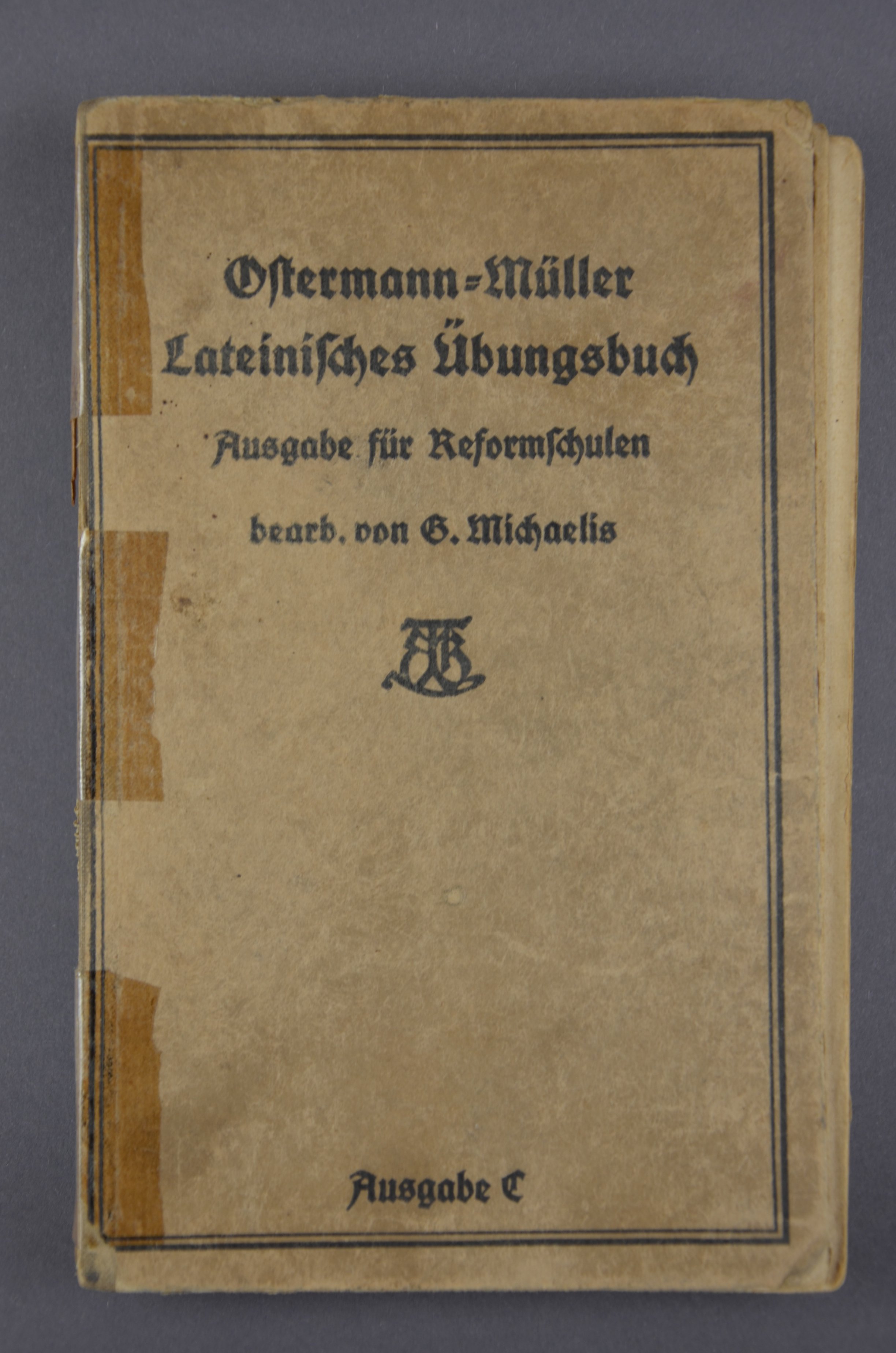 Lateinisches Übungsbuch (Förder- und Heimatverein Stadt und Kloster Jerichow e.V. CC BY-NC-SA)