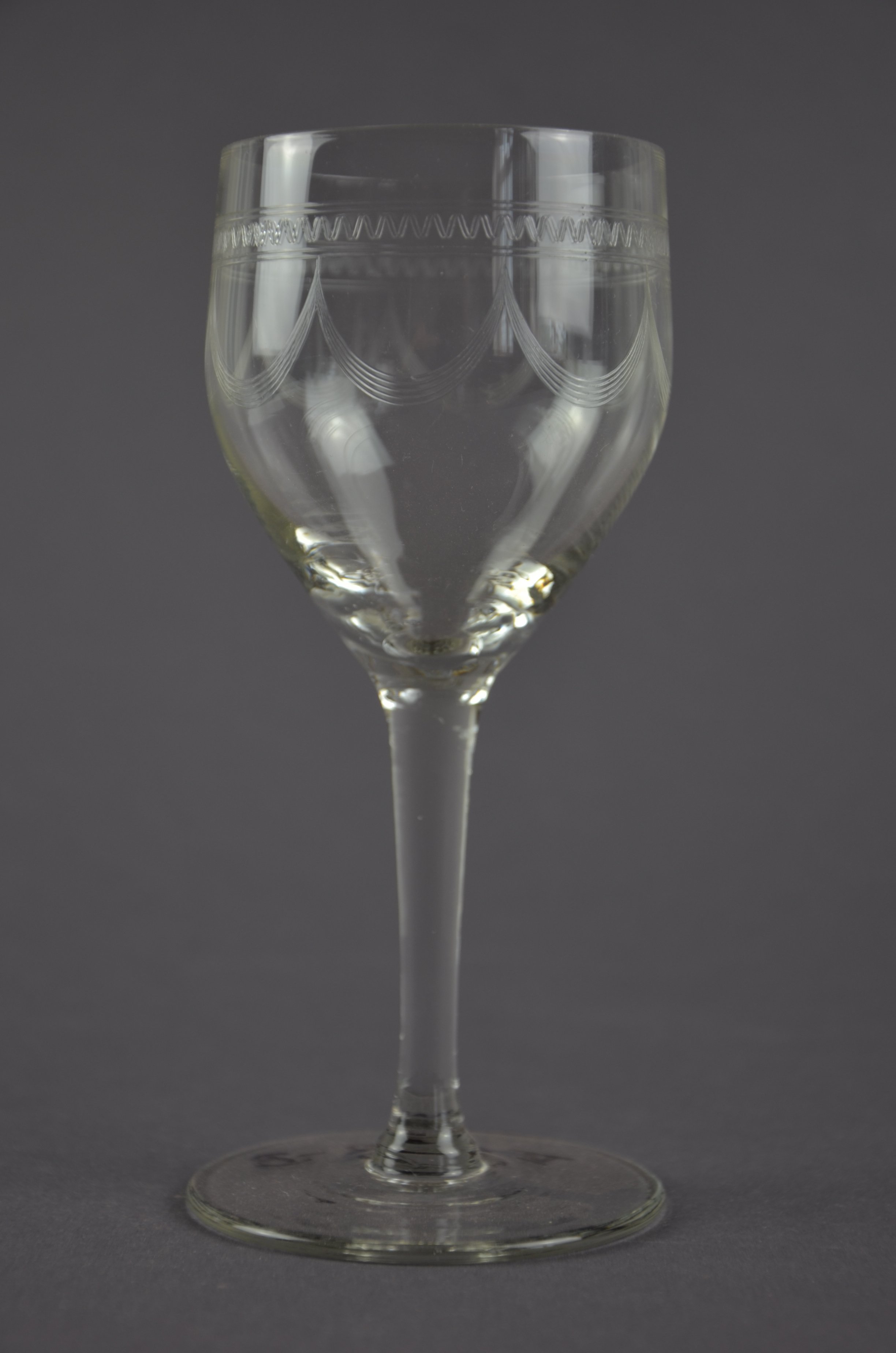 Glas mit Schliffmuster (Förder- und Heimatverein Stadt und Kloster Jerichow e.V. CC BY-NC-SA)