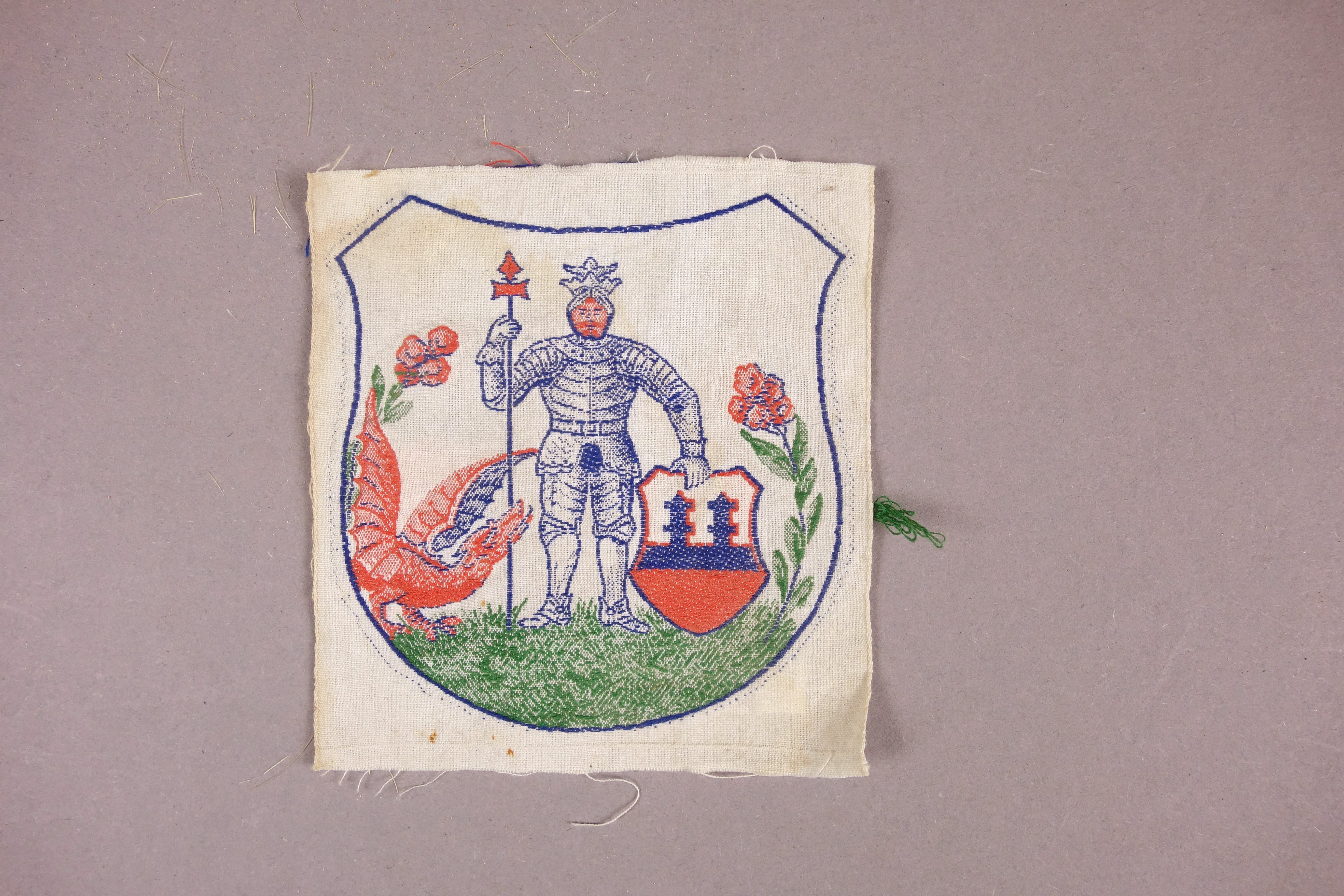 gewebtes Wappenbild der Stadt Jerichow um 1930 (Förder- und Heimatverein Stadt und Kloster Jerichow e.V. CC BY-NC-SA)
