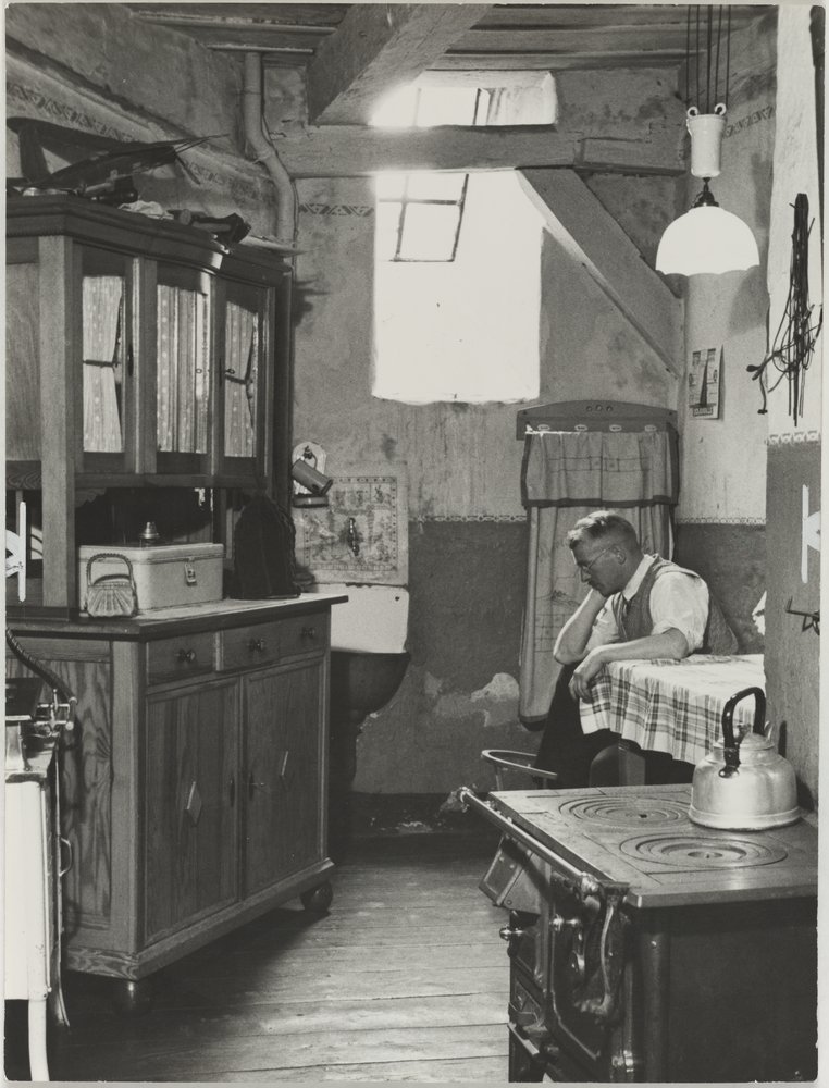 Die Küche, aus der Serie: Einer von Millionen (Kulturstiftung Sachsen-Anhalt/Walter Ballhause Archiv RR-F)