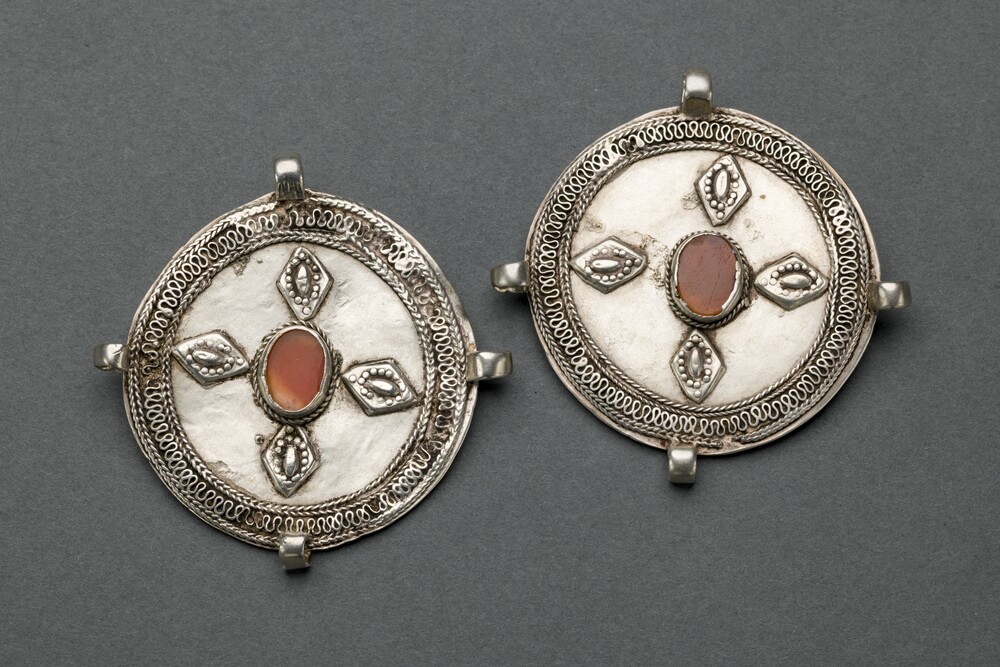 Paar Amulettscheiben „bozbend“ a (Kulturstiftung Sachsen-Anhalt RR-F)