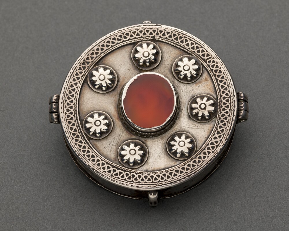 Amulettdose „bozbend“ aus einem Paar (Kulturstiftung Sachsen-Anhalt RR-F)