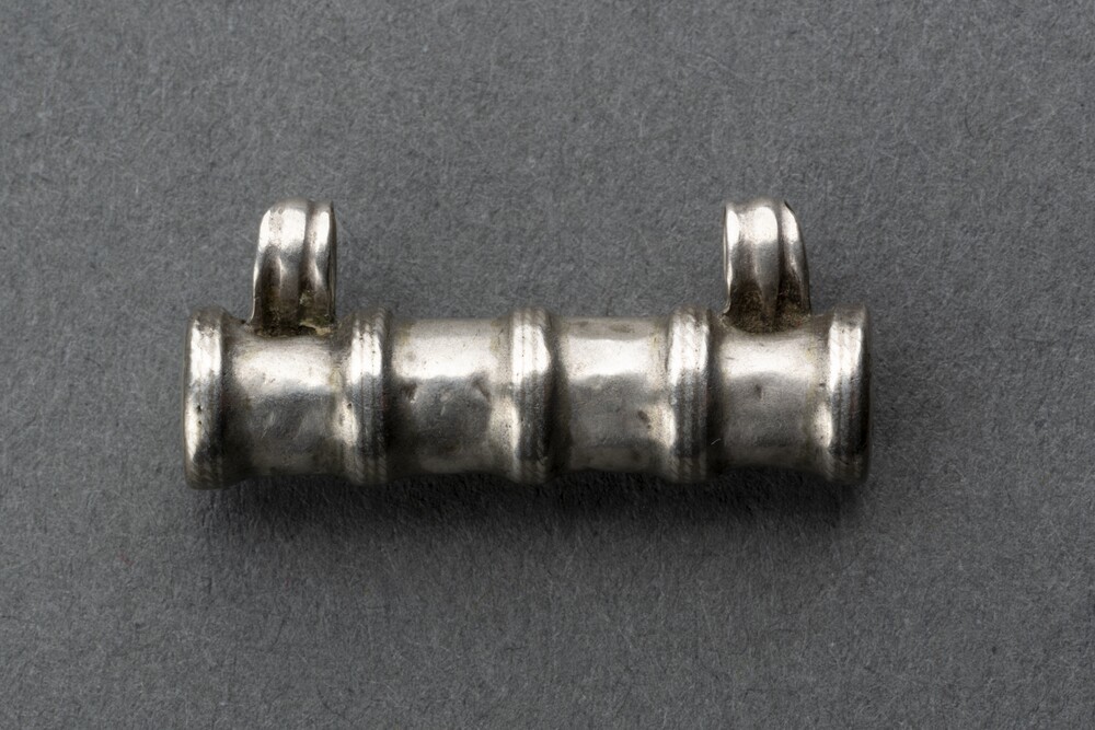 Miniatur-Amulettzylinder „bozbend“ (Kulturstiftung Sachsen-Anhalt RR-F)