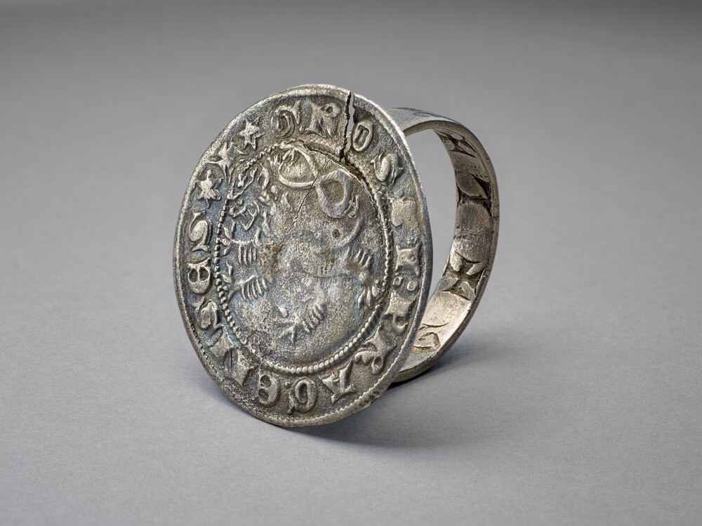 Ring mit Prager Groschen aus Schmuckfund von Weißenfels (Kulturstiftung Sachsen-Anhalt RR-F)