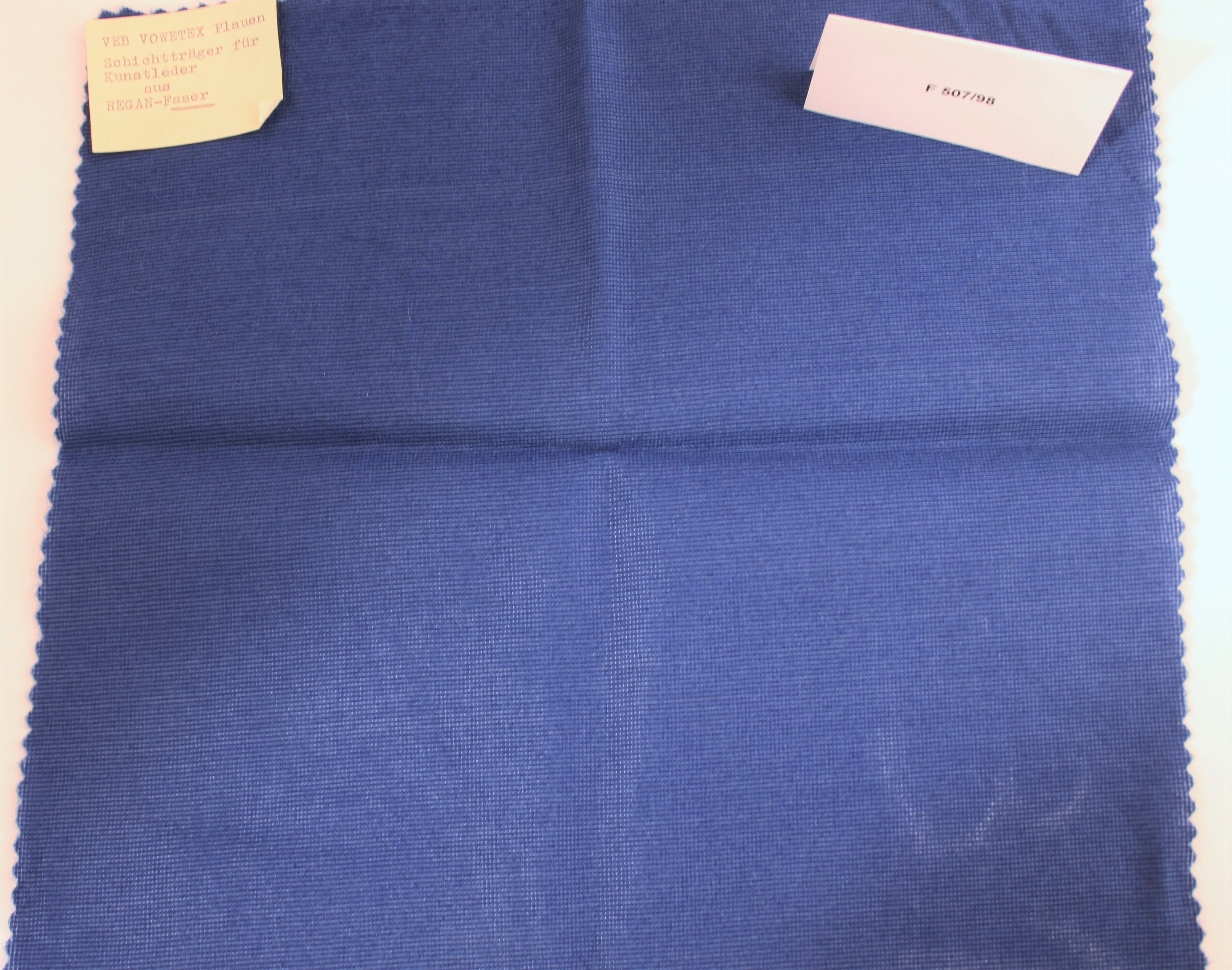 Blaues Tuch, Schichtträger für Kunstleder (Industrie- und Filmmuseum Wolfen CC BY-NC-SA)