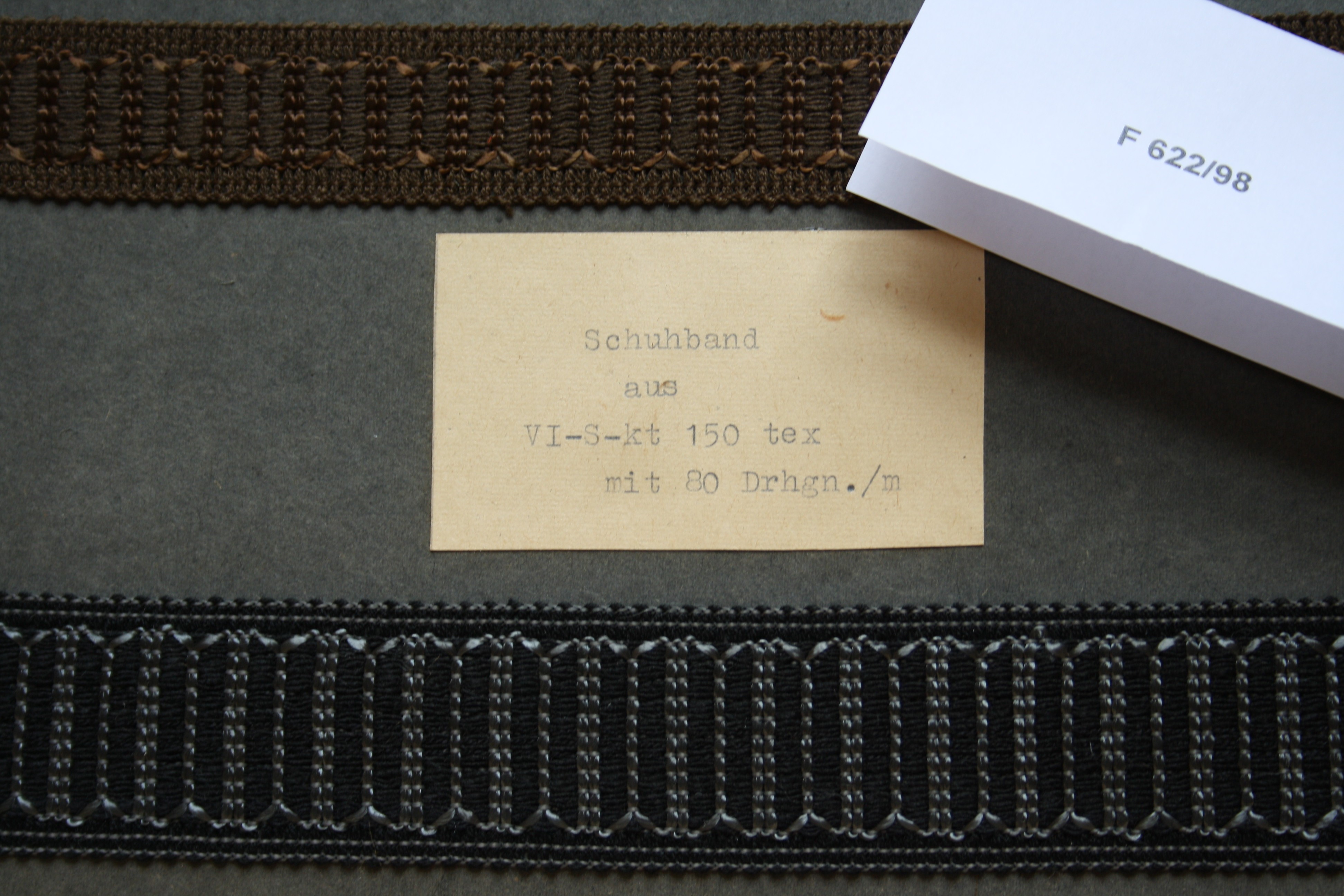 Schuhband aus VI-S-kt 150 tex (Industrie- und Filmmuseum Wolfen CC BY-NC-SA)