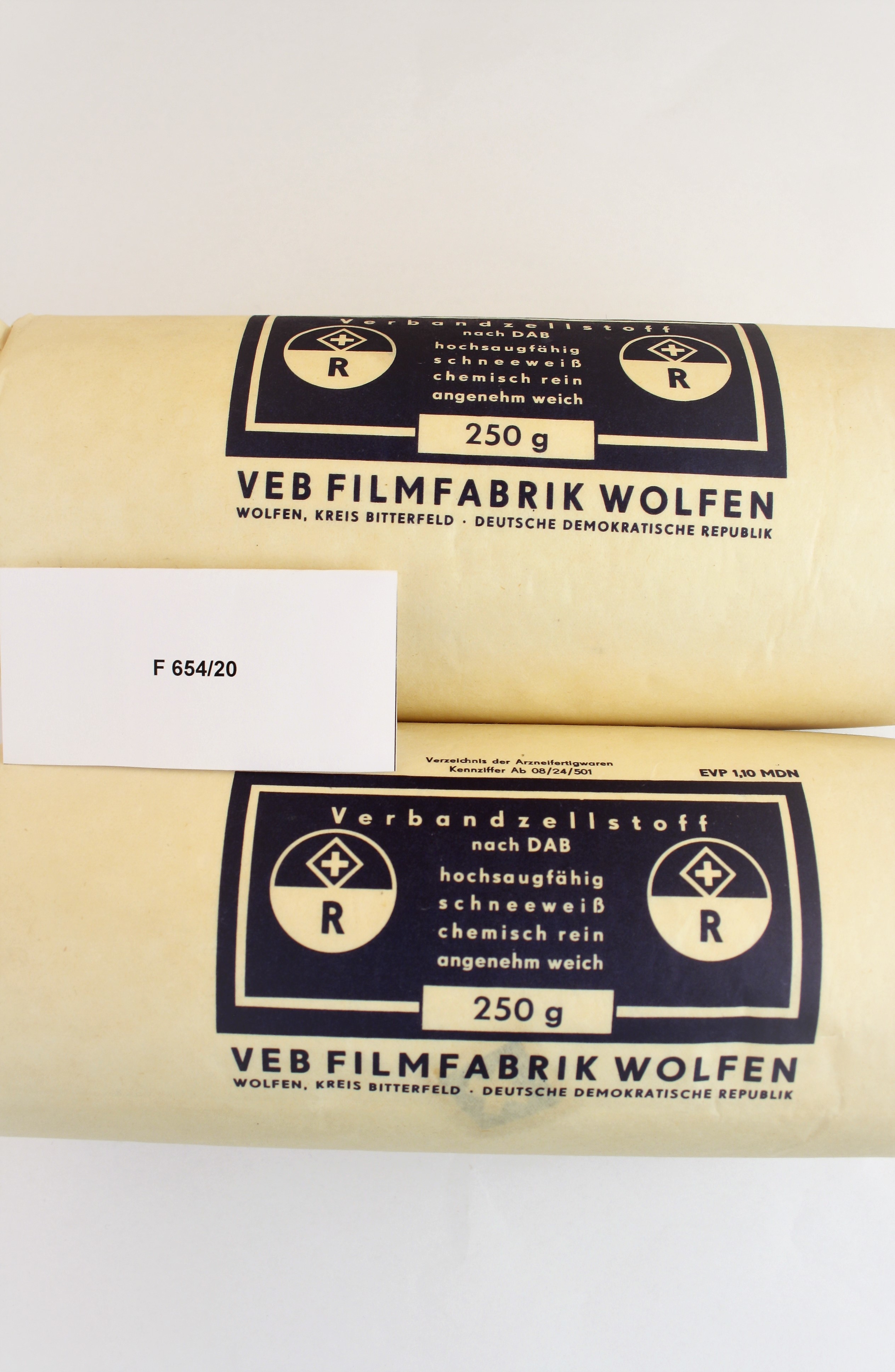 Verbandszellstoff, 2 Rollen (Industrie- und Filmmuseum Wolfen CC BY-NC-SA)