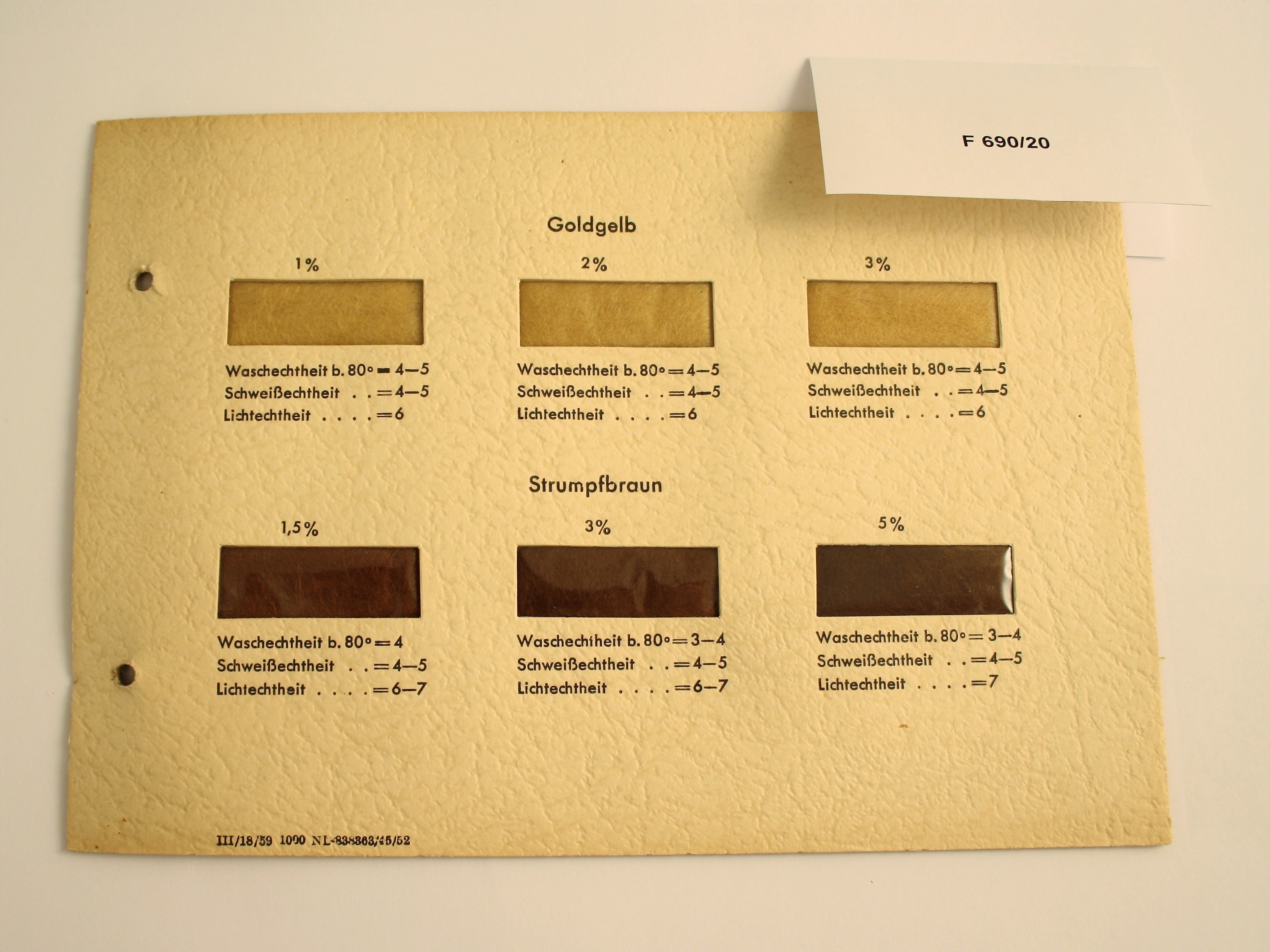 Faserproben Fasermuster Goldgelb Strumpfbraun (Industrie- und Filmmuseum Wolfen CC BY-NC-SA)