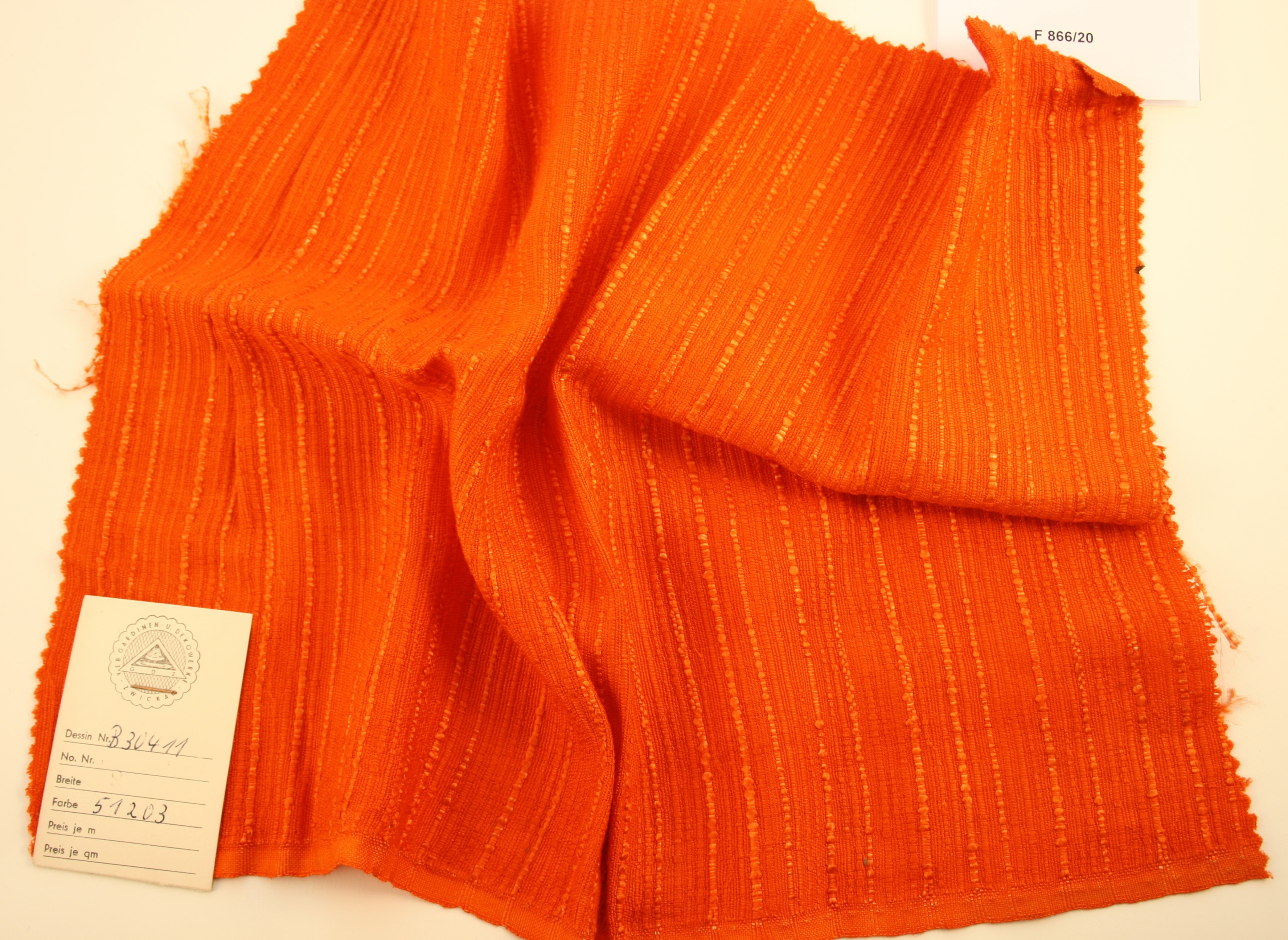 Textilmuster rot (Industrie- und Filmmuseum Wolfen CC BY-NC-SA)