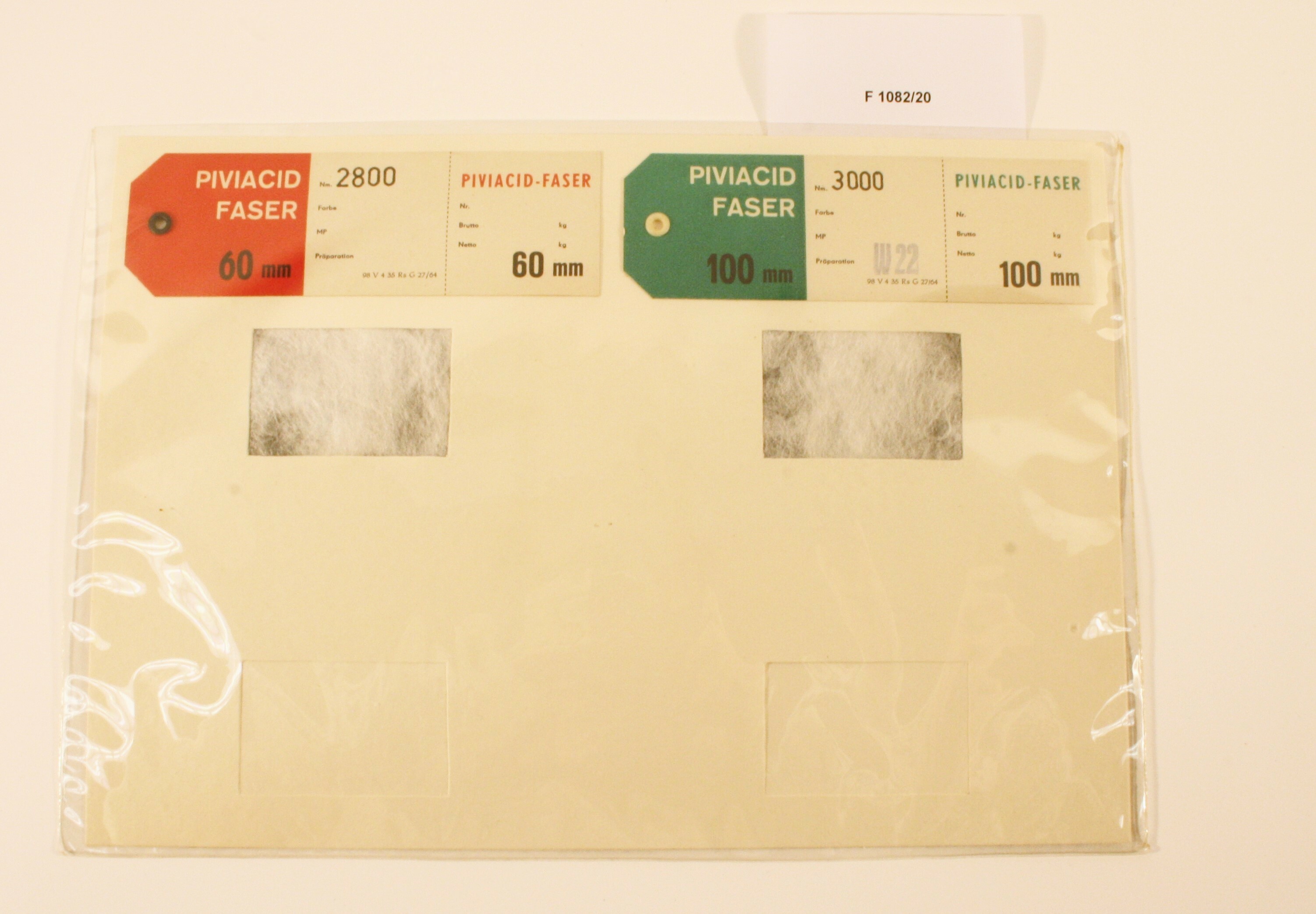 Musterkarte Piviacid-Faser (Industrie- und Filmmuseum Wolfen CC BY-NC-SA)