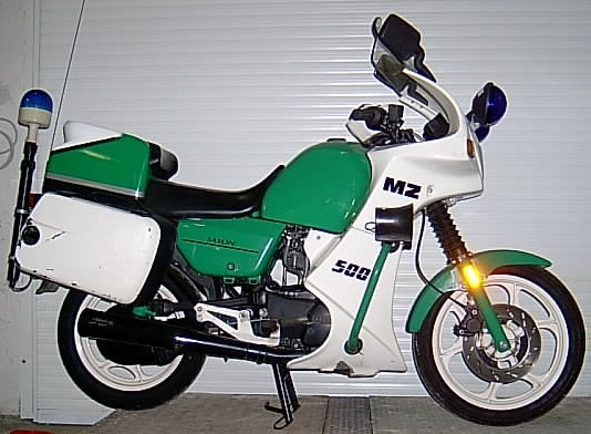Motorrad MZ 500 RF Polizei (Fahrzeugmuseum Staßfurt CC BY-NC-SA)