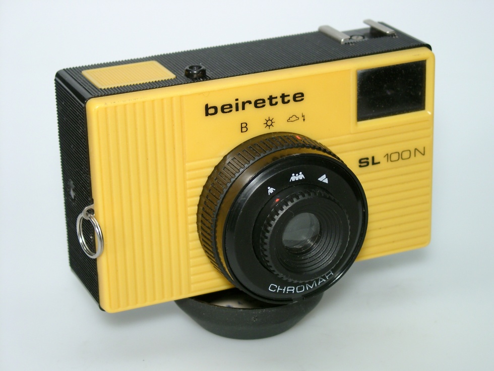 Kleinbildkamera &quot;Beirette SL 100 N gelb&quot; (Industrie- und Filmmuseum Wolfen CC BY-NC-SA)