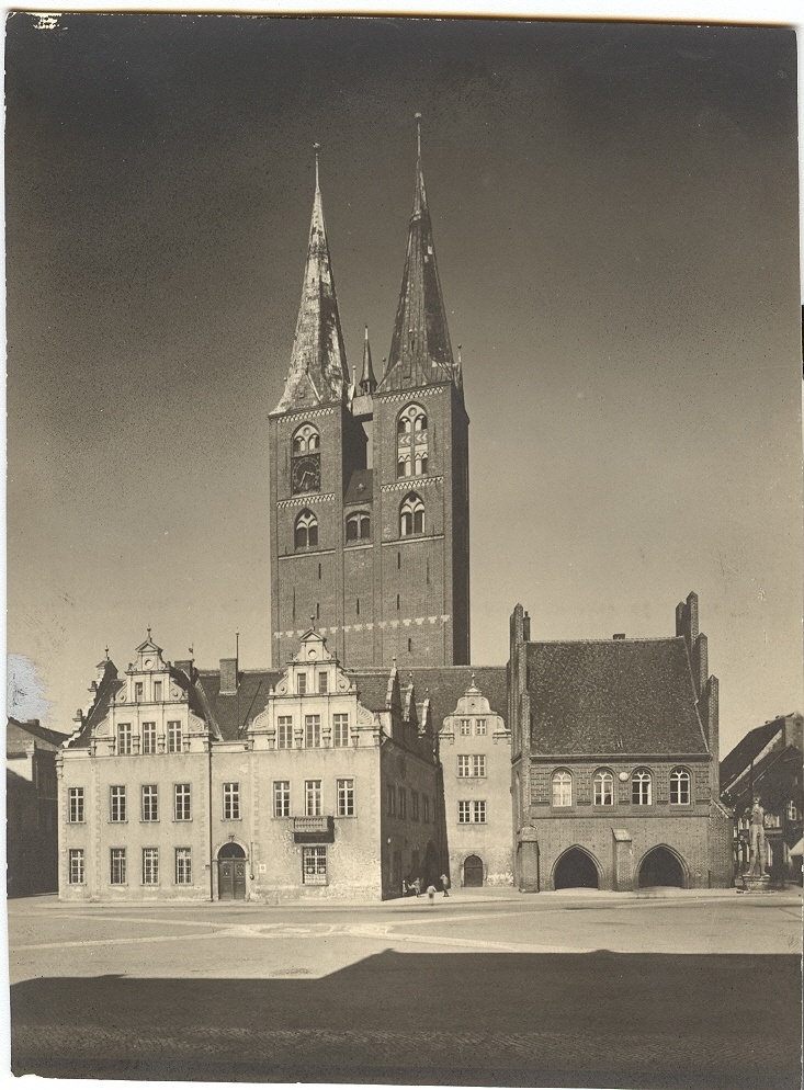 Ansichtskarte: Marktplatz in Stendal (Altmärkisches Museum Stendal CC BY-NC-SA)