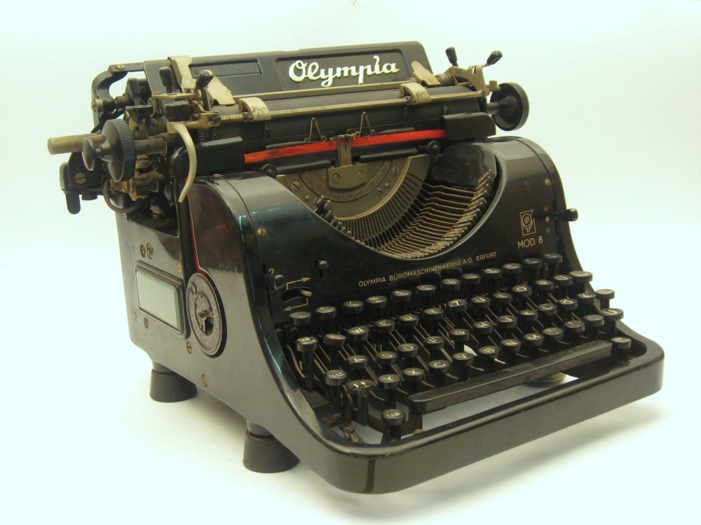 Schreibmaschine Olympia Modell 8 (Kreismuseum Bitterfeld CC BY-NC-SA)