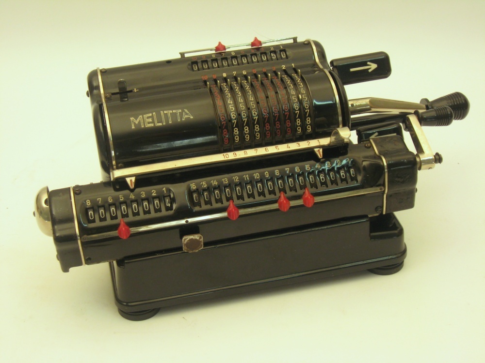 mechanische Rechenmaschine Melitta Modell V 16 (Kreismuseum Bitterfeld CC BY-NC-SA)