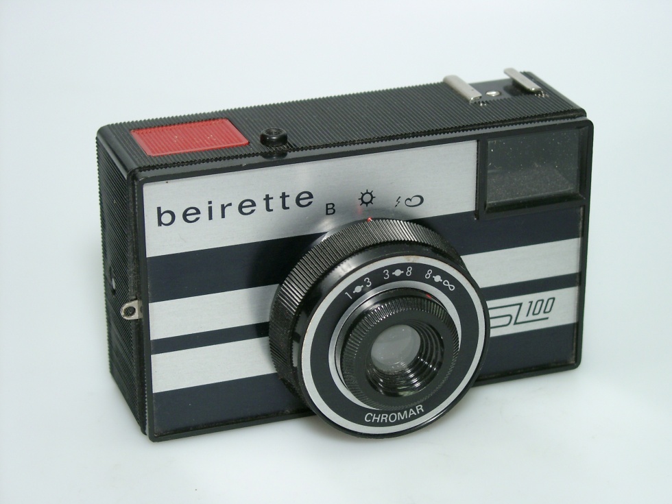Kleinbildkamera &quot;beirette SL 100 (2) schwarz&quot; (Industrie- und Filmmuseum Wolfen CC BY-NC-SA)