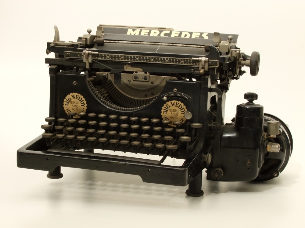 Schreibmaschine Mercedes Elektra (Kreismuseum Bitterfeld CC BY-NC-SA)