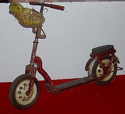 Kinderroller 12 Zoll luftbereift (Fahrzeugmuseum Staßfurt CC BY-NC-SA)