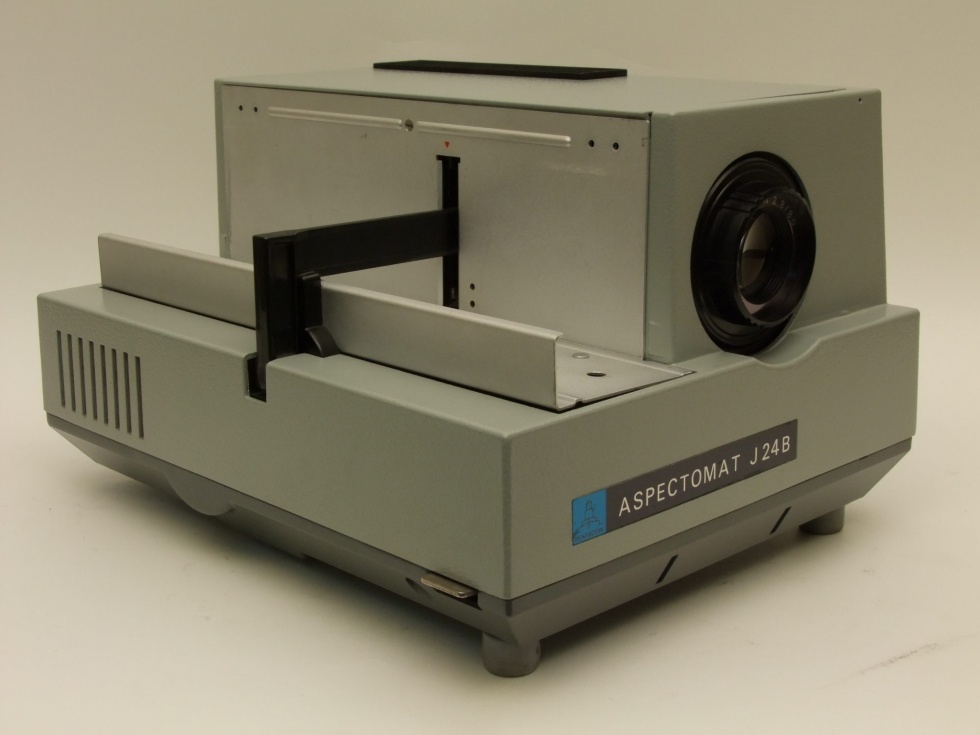 Diaprojektor "Aspectomat J 24 B" (Industrie- und Filmmuseum Wolfen CC BY-NC-SA)