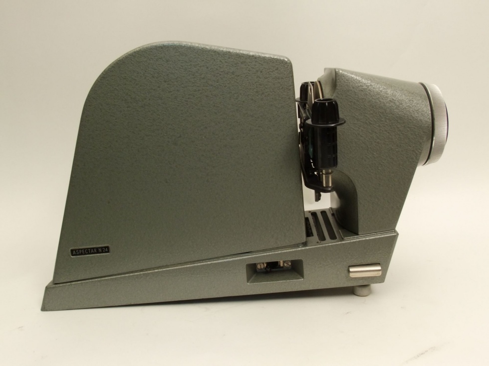 Kleinbild-Diaprojektor "Aspectar N 24" (Industrie- und Filmmuseum Wolfen CC BY-NC-SA)