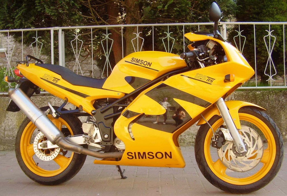 SIMSON Motorrad RS 125 (Fahrzeugmuseum Staßfurt CC BY-NC-SA)