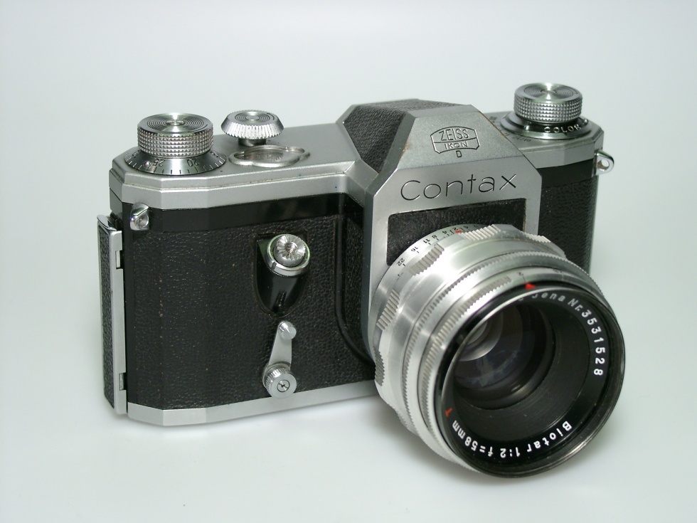 Kleinbildkamera &quot;Contax S (Ausführung ’D2’)&quot; (Industrie- und Filmmuseum Wolfen CC BY-NC-SA)