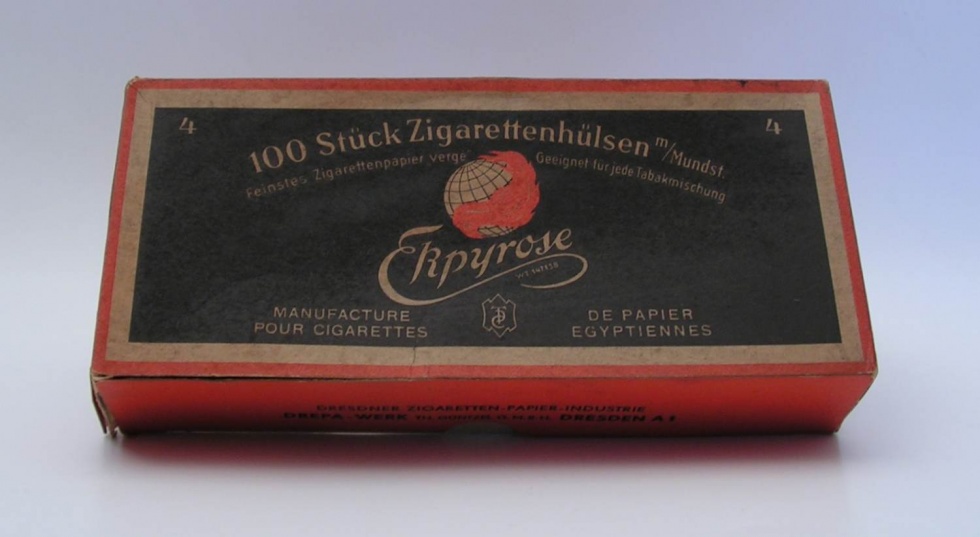 Verpackungsschachtel für Zigarettenhülsen der Dresdner Zigaretten-Papier-Industrie Drepa-Werk Th. Güntzel, Dresden (Kreismuseum Bitterfeld CC BY-NC-SA)