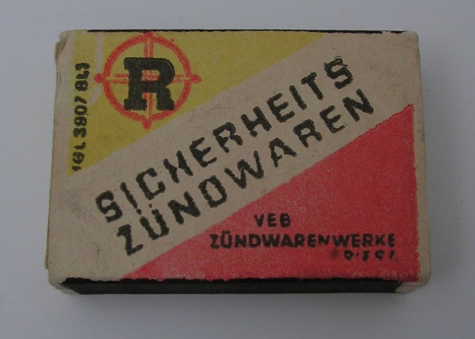 Esda Strümpfe-Streichholzschachtel-Heftchen-Zündwaren Riesa-DDR Werbung 
