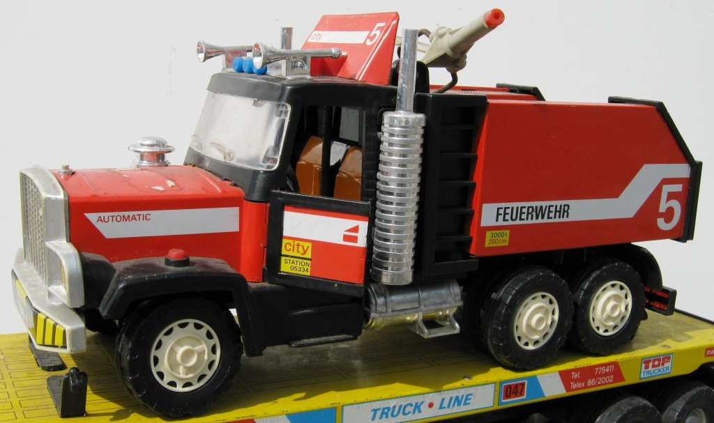 Metall - Spielzeug LKW Feuerwehr aus Brandenburg (Fahrzeugmuseum Staßfurt CC BY-NC-SA)