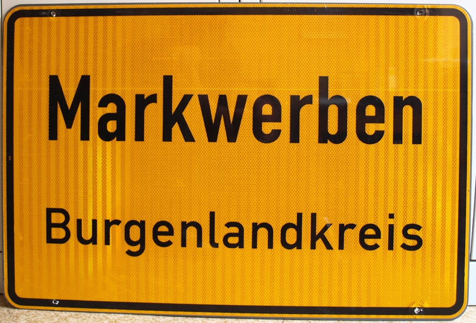 Ortseingang- und Ausgangsschild der Ortschaft Markwerben (Museum Weißenfels - Schloss Neu-Augustusburg CC BY-NC-SA)