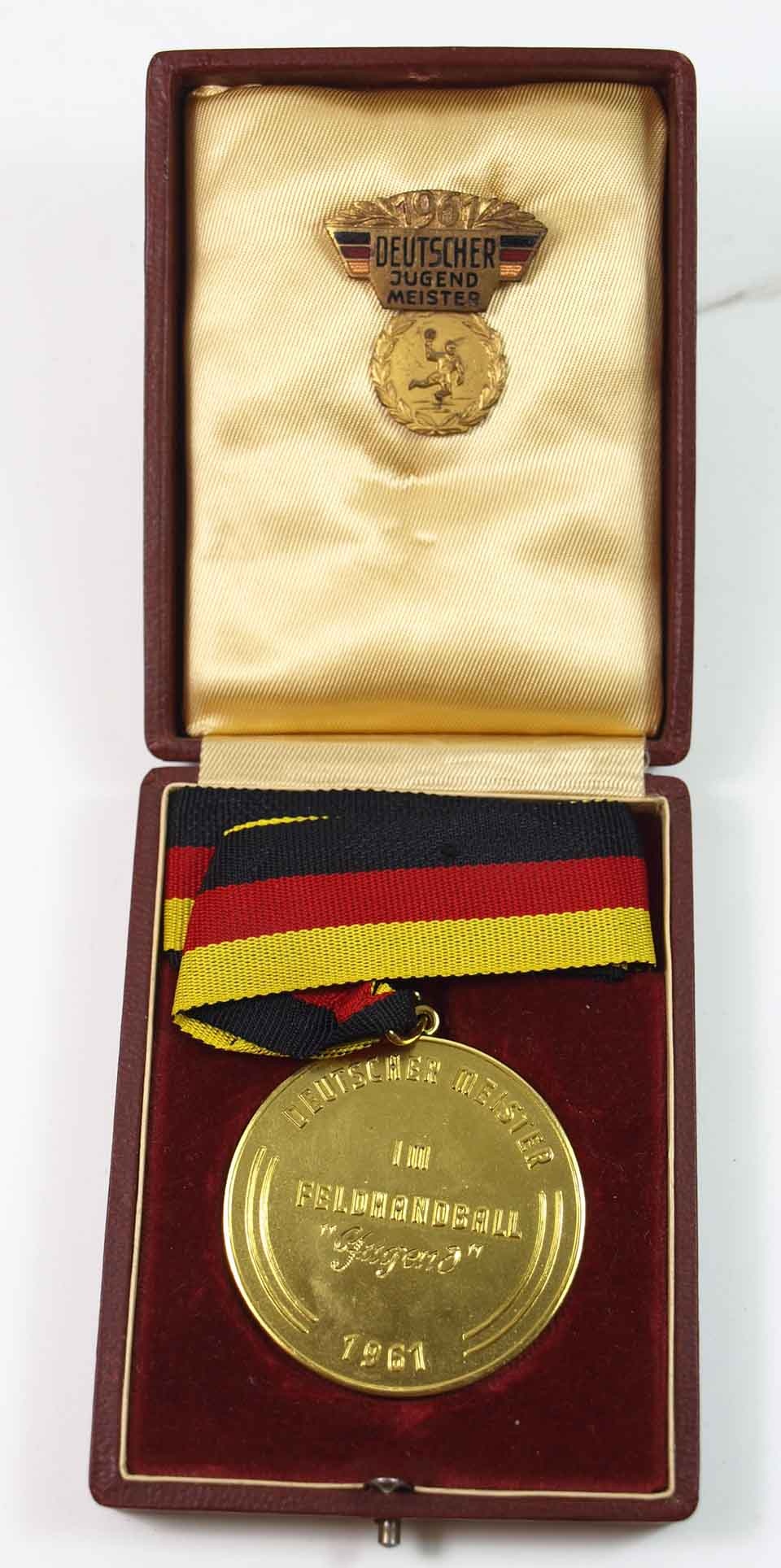 Medaille Deutscher Jugendmeister im Feldhandball 1961 (Museum Weißenfels - Schloss Neu-Augustusburg CC BY-NC-SA)