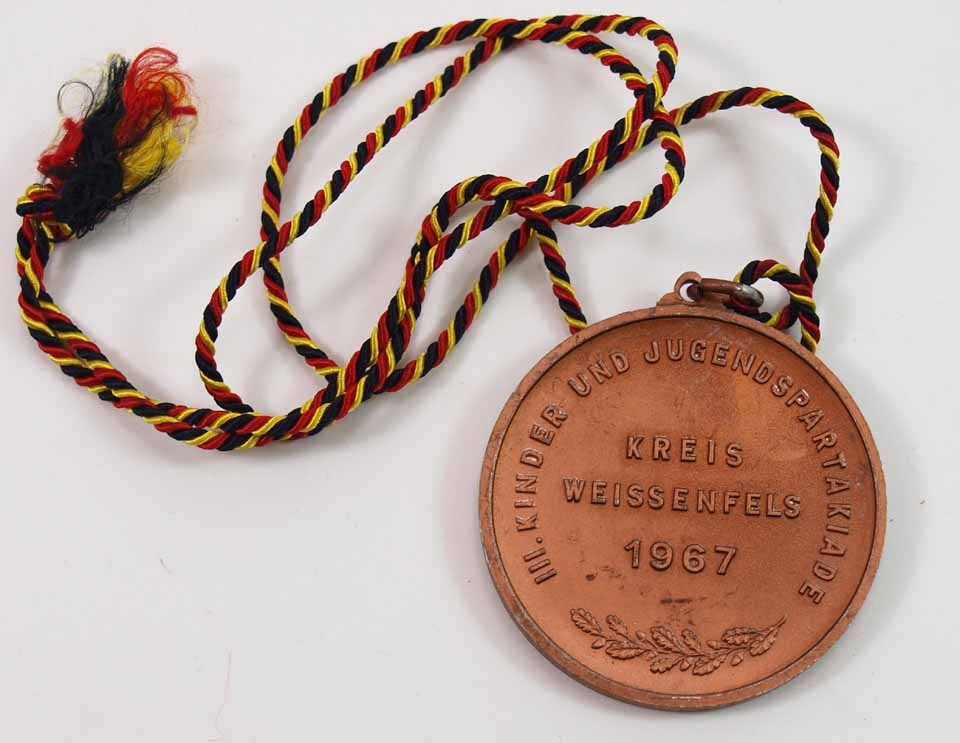 Bronzemedaille zur III. Kinder- und Jugendspartakiade im Kreis Weißenfesl 1967, DDR (Museum Weißenfels - Schloss Neu-Augustusburg CC BY-NC-SA)