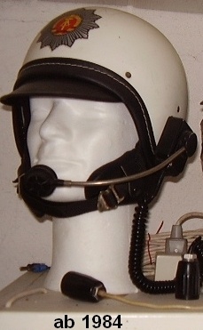 Sturzhelm in Pilotenform für Volkspolizei ab 1985 (Fahrzeugmuseum Staßfurt CC BY-NC-SA)
