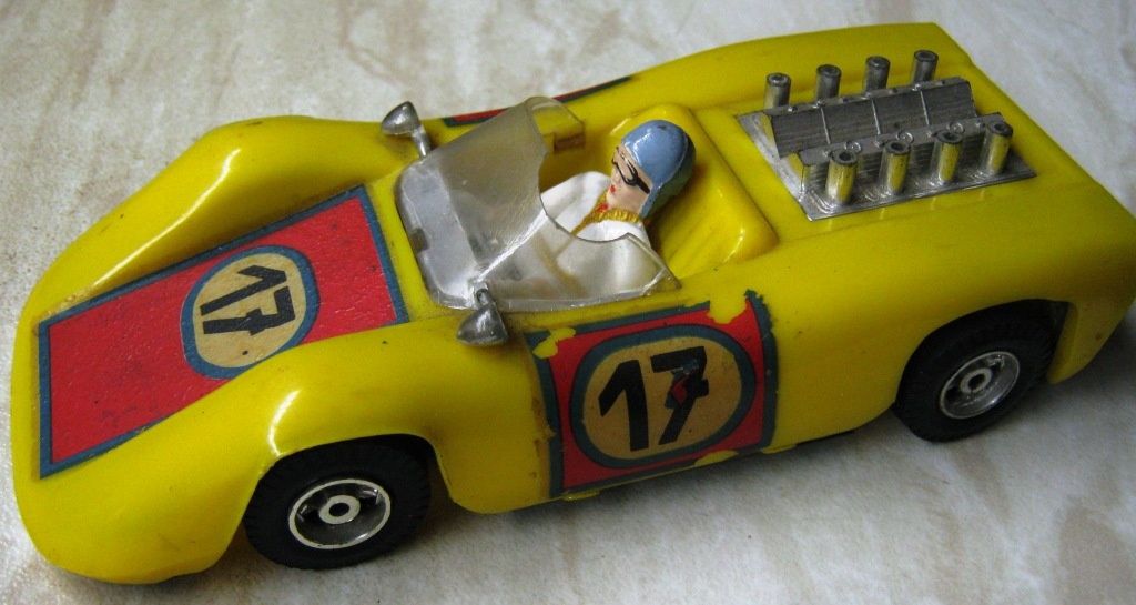 Rennwagen &quot;Ferrari P 5&quot; G.T. in Gelb ohne Aufkleber (Fahrzeugmuseum Staßfurt CC BY-NC-SA)