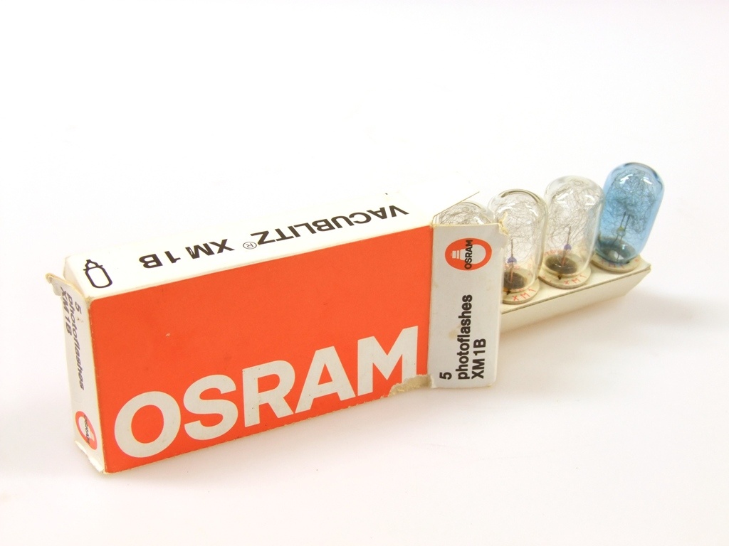 Osram Blitzlampen Vacublitz XM 1 B (Industrie- und Filmmuseum Wolfen CC BY-NC-SA)