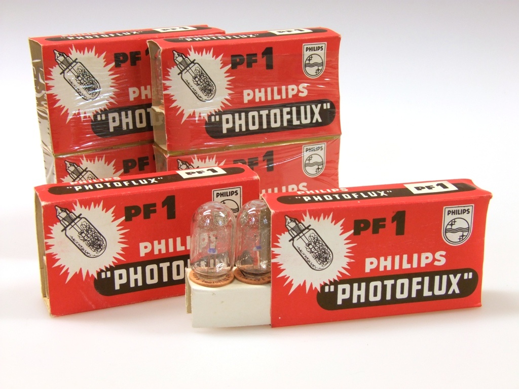 Philips Blitzlampe Photoflux PF1 (Industrie- und Filmmuseum Wolfen CC BY-NC-SA)