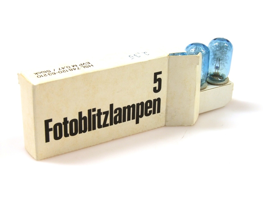 Fotoblitzlampe (Industrie- und Filmmuseum Wolfen CC BY-NC-SA)