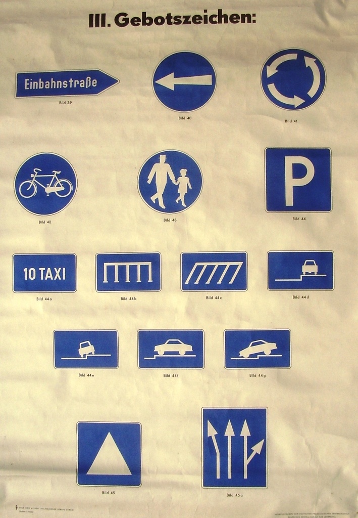 Leinwand für Gebotszeichen III für den Straßenverkehr in der DDR (Fahrzeugmuseum Staßfurt CC BY-NC-SA)
