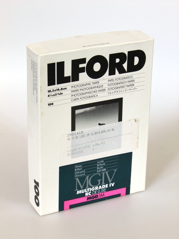 s/w Fotopapier Ilford (Industrie- und Filmmuseum Wolfen CC BY-NC-SA)