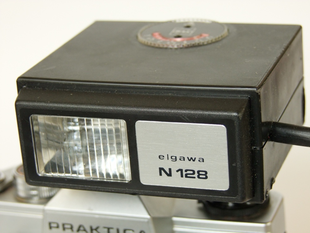 Fotoblitzgerät Elgawa N 128 (Industrie- und Filmmuseum Wolfen CC BY-NC-SA)
