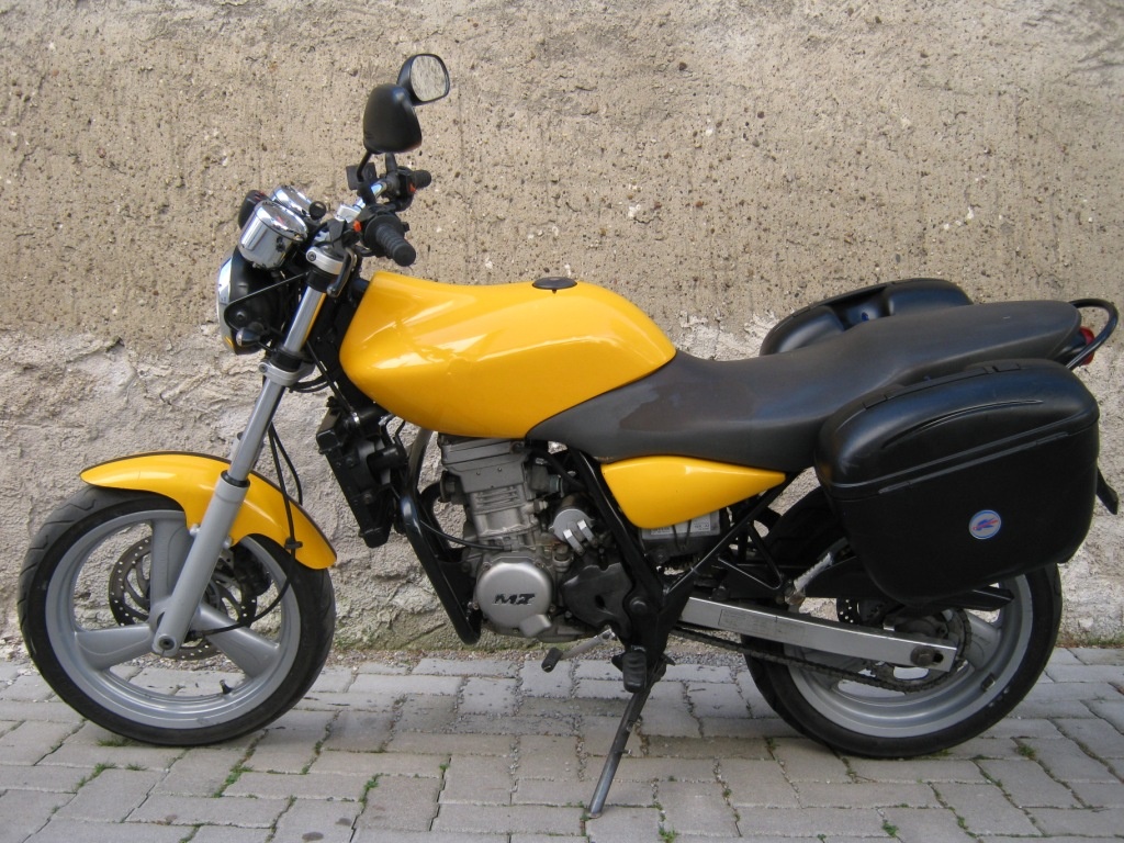 Motorrad MZ RT 125 Tour von 2003 in gelb (Fahrzeugmuseum Staßfurt CC BY-NC-SA)