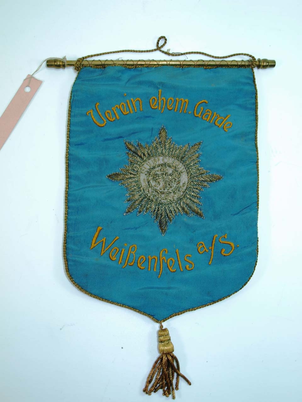 Vereinswimpel oder Stammtischfahne des Militärvereins Ehemalige Garde Weißenfels (Museum Weißenfels - Schloss Neu-Augustusburg CC BY-NC-SA)