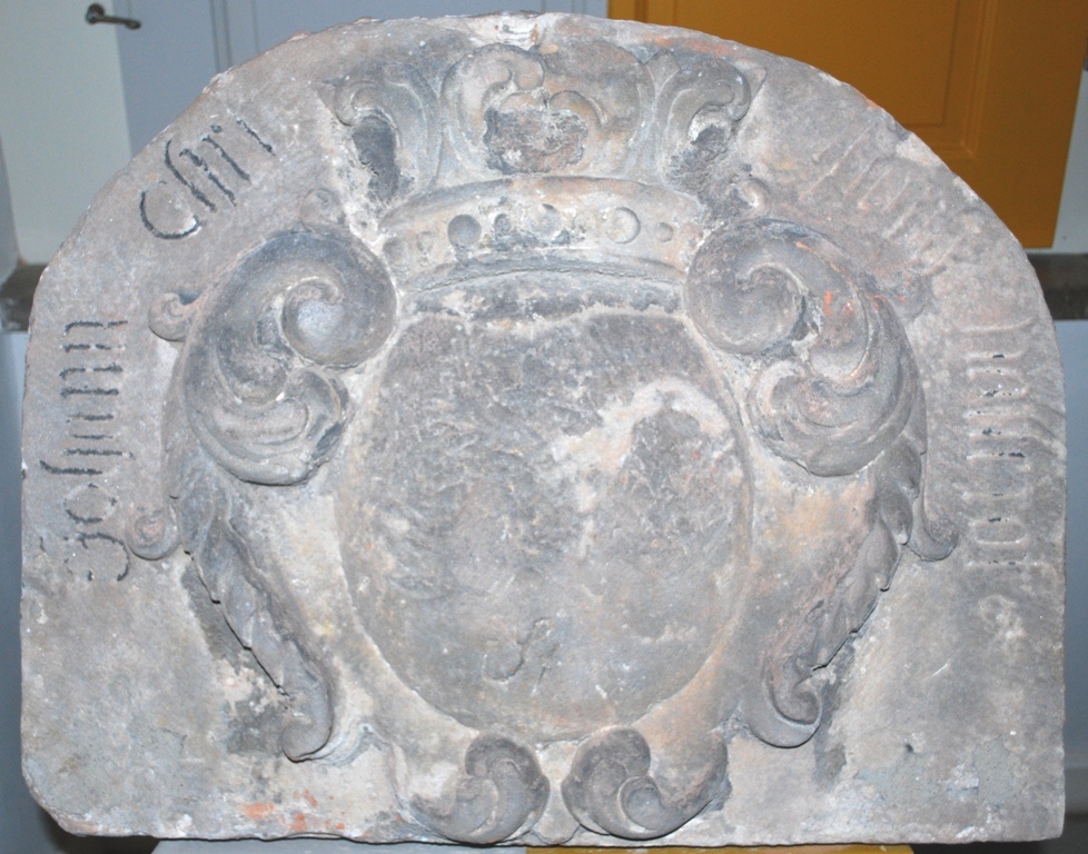 Relief mit bekröntem Schild (Kulturhistorisches Museum Schloss Merseburg CC BY-NC-SA)