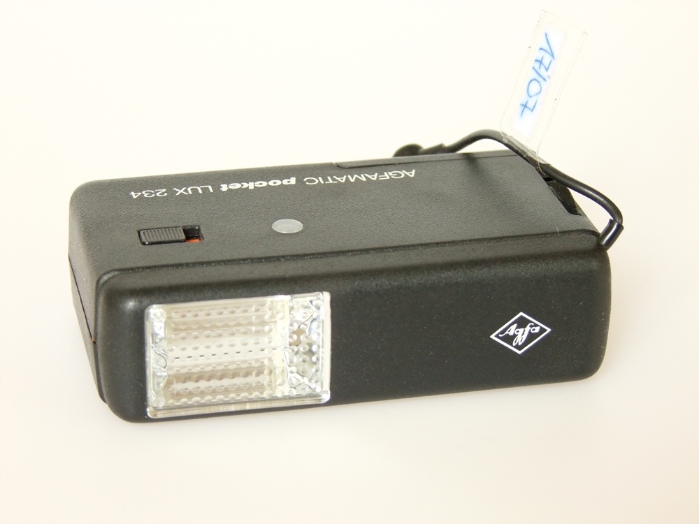 Blitzlichtgerät Agfamatic Pocket Lux 234 (Industrie- und Filmmuseum Wolfen CC BY-NC-SA)