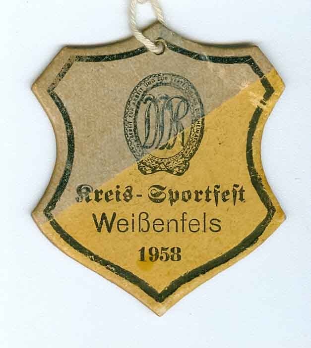 Veranstaltungsabzeichen zum Kreissportfest in Weißenfels 1958 (Museum Weißenfels - Schloss Neu-Augustusburg CC BY-NC-SA)