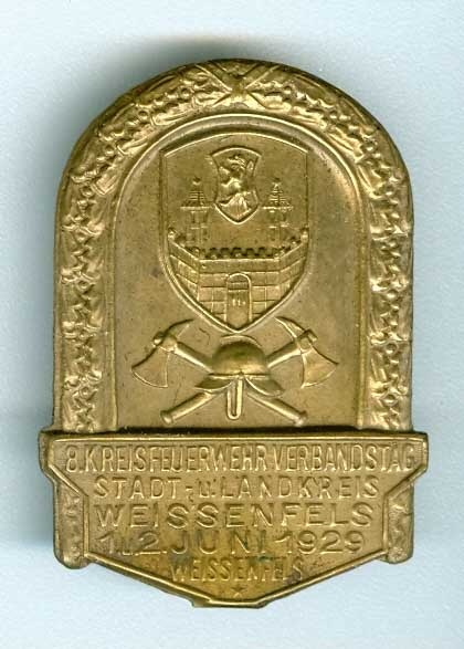 Veranstaltungsabzeichen zum 8. Kreisfeuerwehr Verbandstag 1929 in Weißenfels (Museum Weißenfels - Schloss Neu-Augustusburg CC BY-NC-SA)