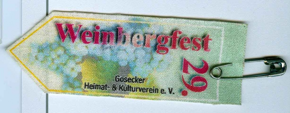 Veranstaltungsabzeichen für das 29. Weinbergfest in Goseck, 2001 (Museum Weißenfels - Schloss Neu-Augustusburg CC BY-NC-SA)