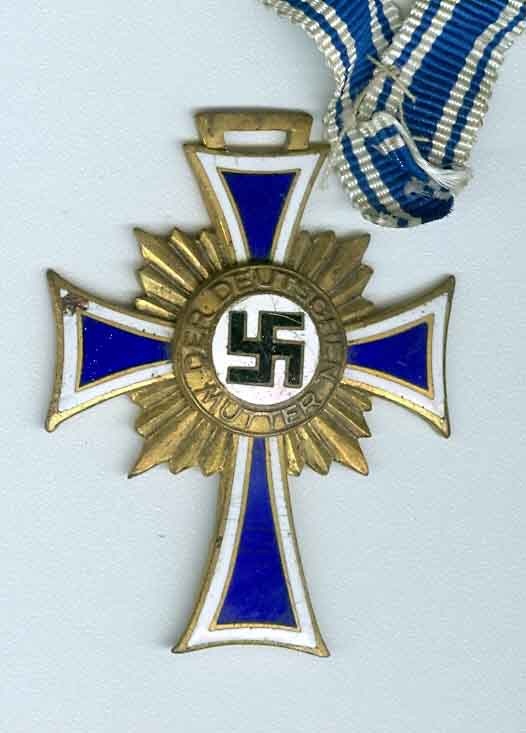 Ehrenkreuz der Deutschen Mutter 1. Stufe, 2. Form, 1939- 1944, Mutterkreuz (Museum Weißenfels - Schloss Neu-Augustusburg CC BY-NC-SA)