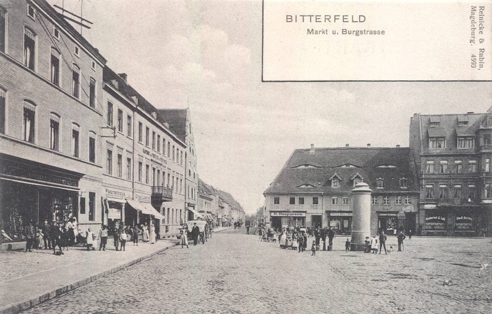 Ansichtskarte Bitterfeld - Markt und Burgstraße (Kreismuseum Bitterfeld CC BY-NC-SA)